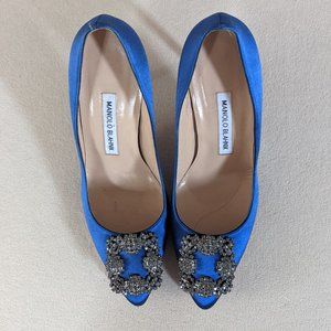 Manolo Blahnik - Hangisi Crystal Buckle Pump